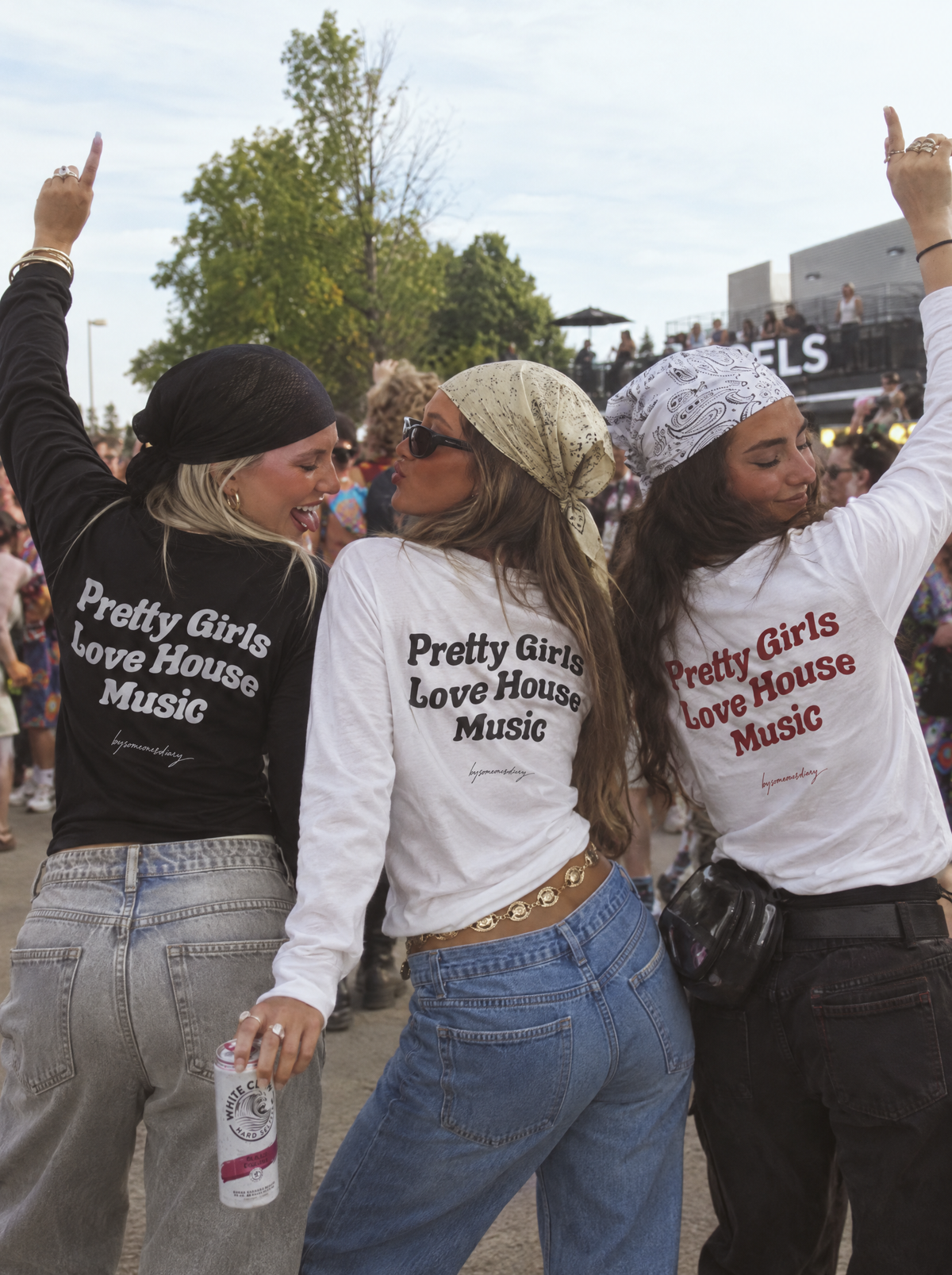 Pretty girls love house music